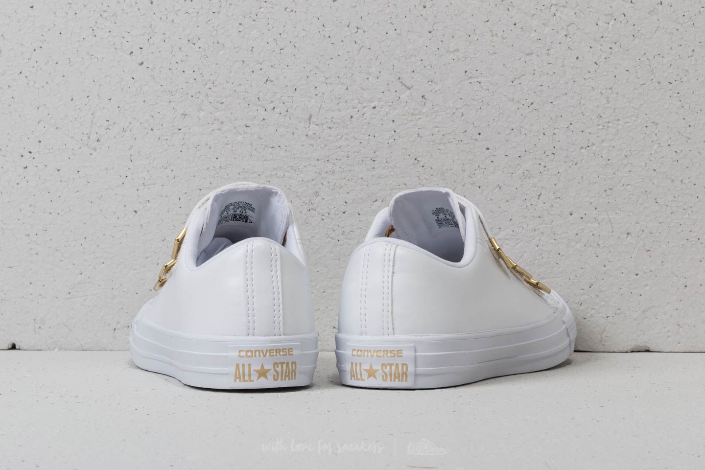 Converse 3v white hotsell