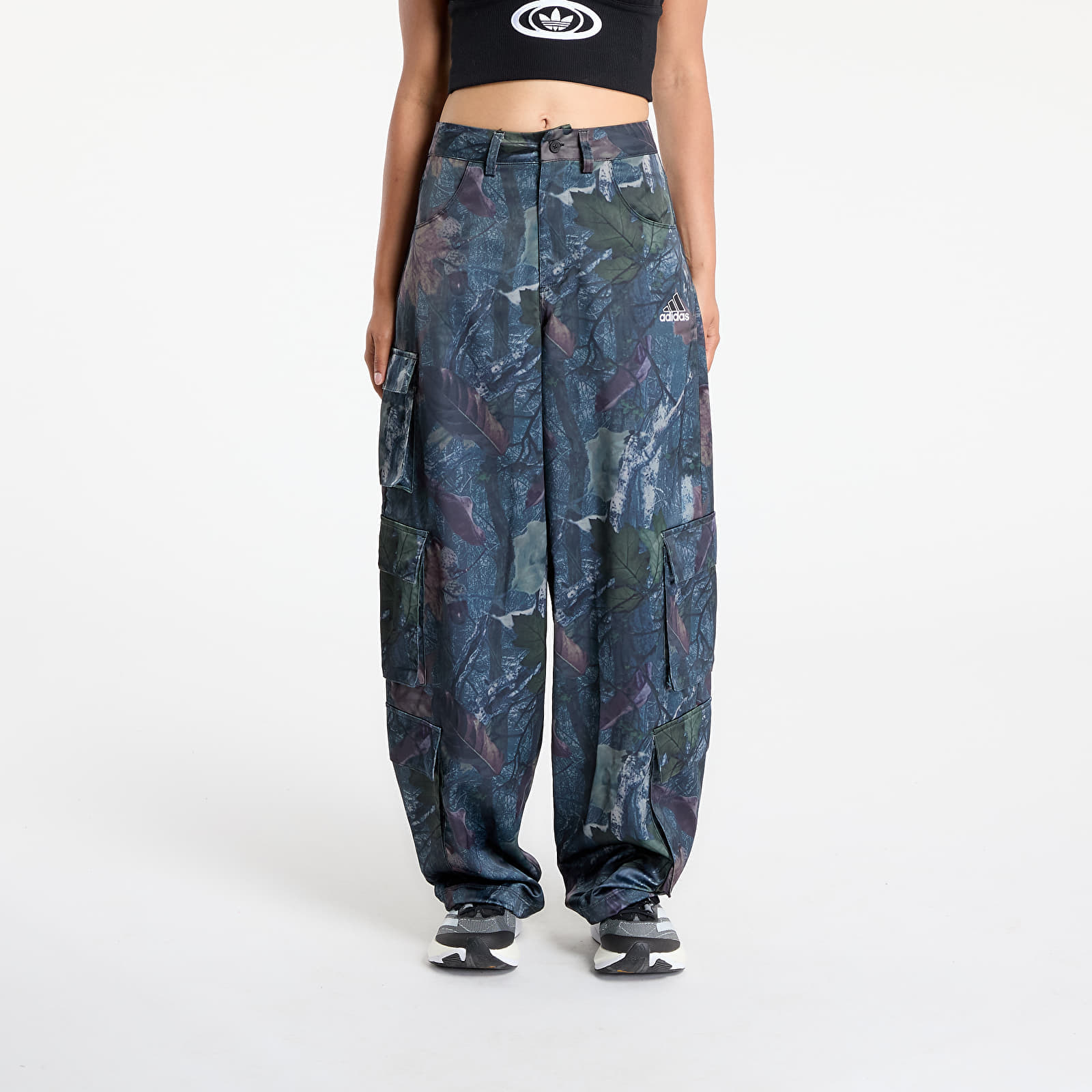 Pantaloni adidas Originals Leaf Camo Print Satin Cargo Joggers Black/ White 30