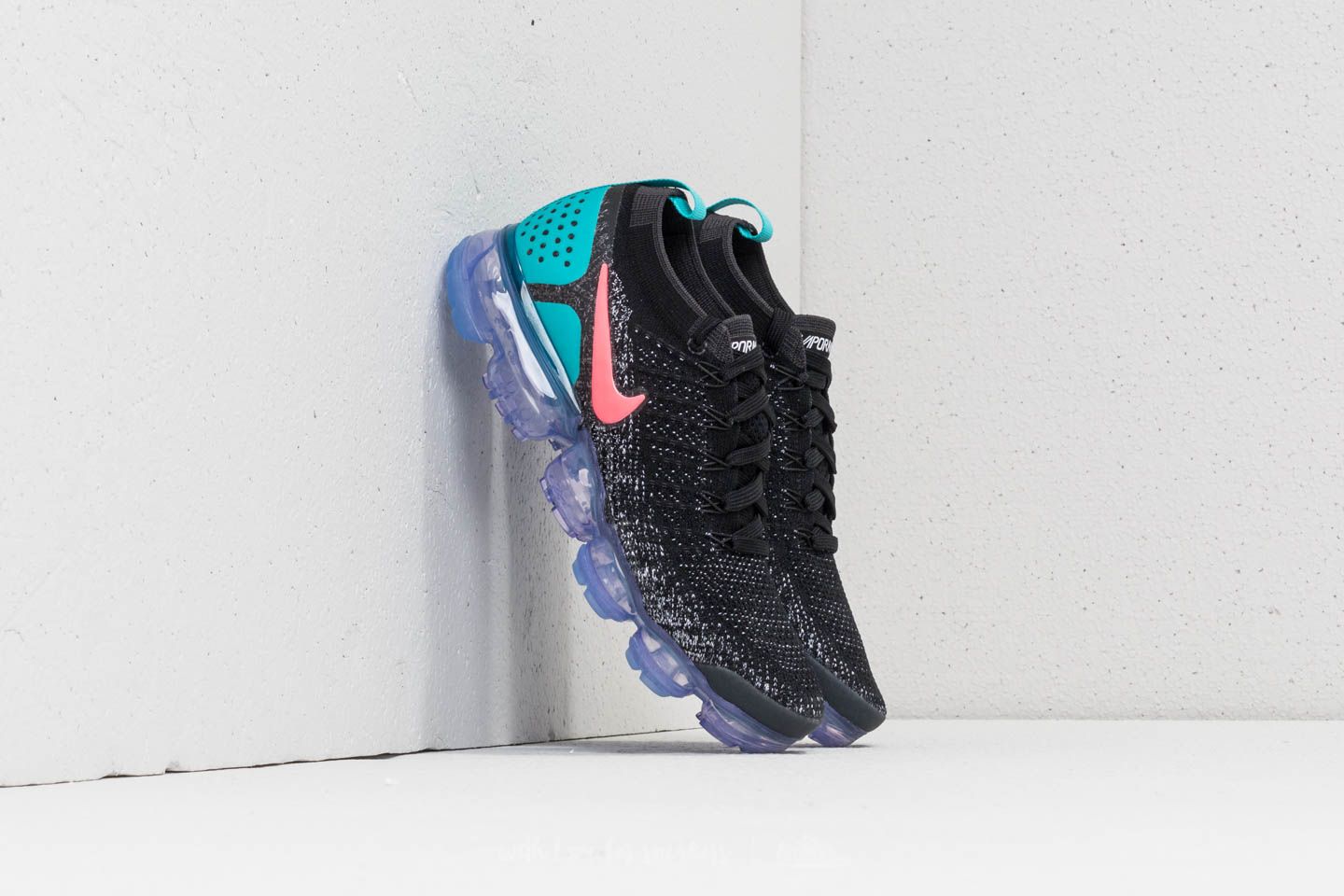 Women s shoes Nike Air Vapormax Flyknit 2 W Black Hot Punkch