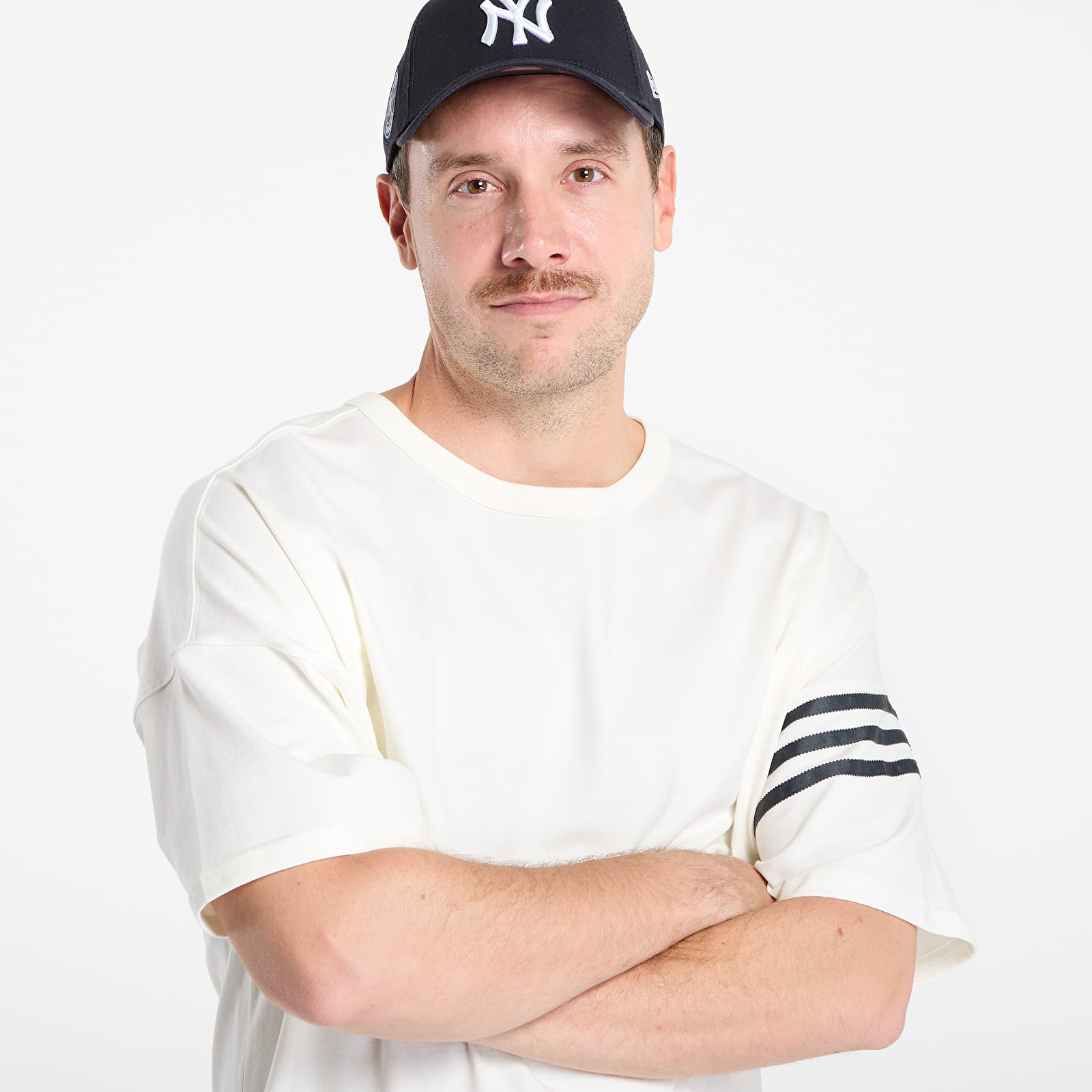 Meeste T-särgid adidas Neuclassics T-Shirt Off White