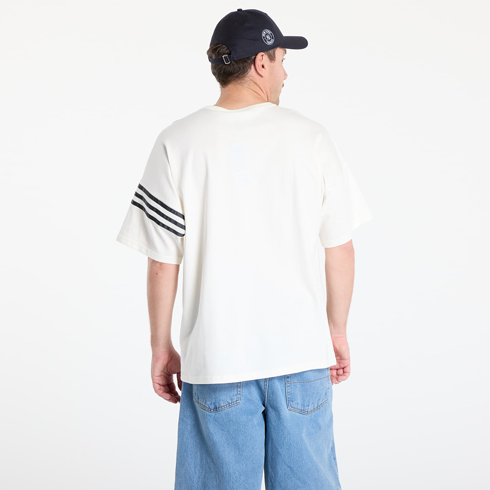 Meeste T-särgid adidas Neuclassics T-Shirt Off White