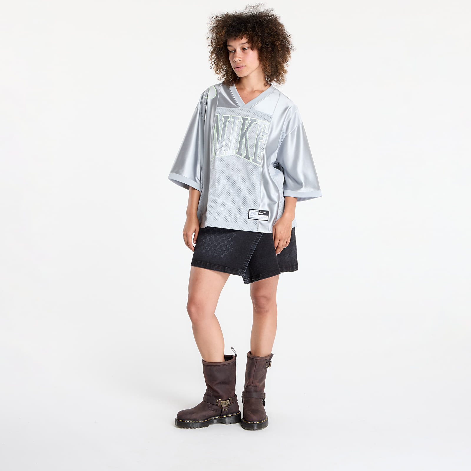 Camisetas de mujer Nike Sportswear Street Women's Oversized Short-Sleeve Graphic Jersey Lt Smoke Grey/ Barely Volt