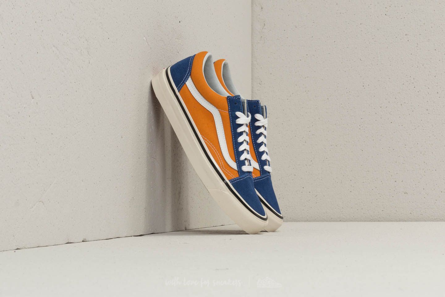 Blue store orange vans