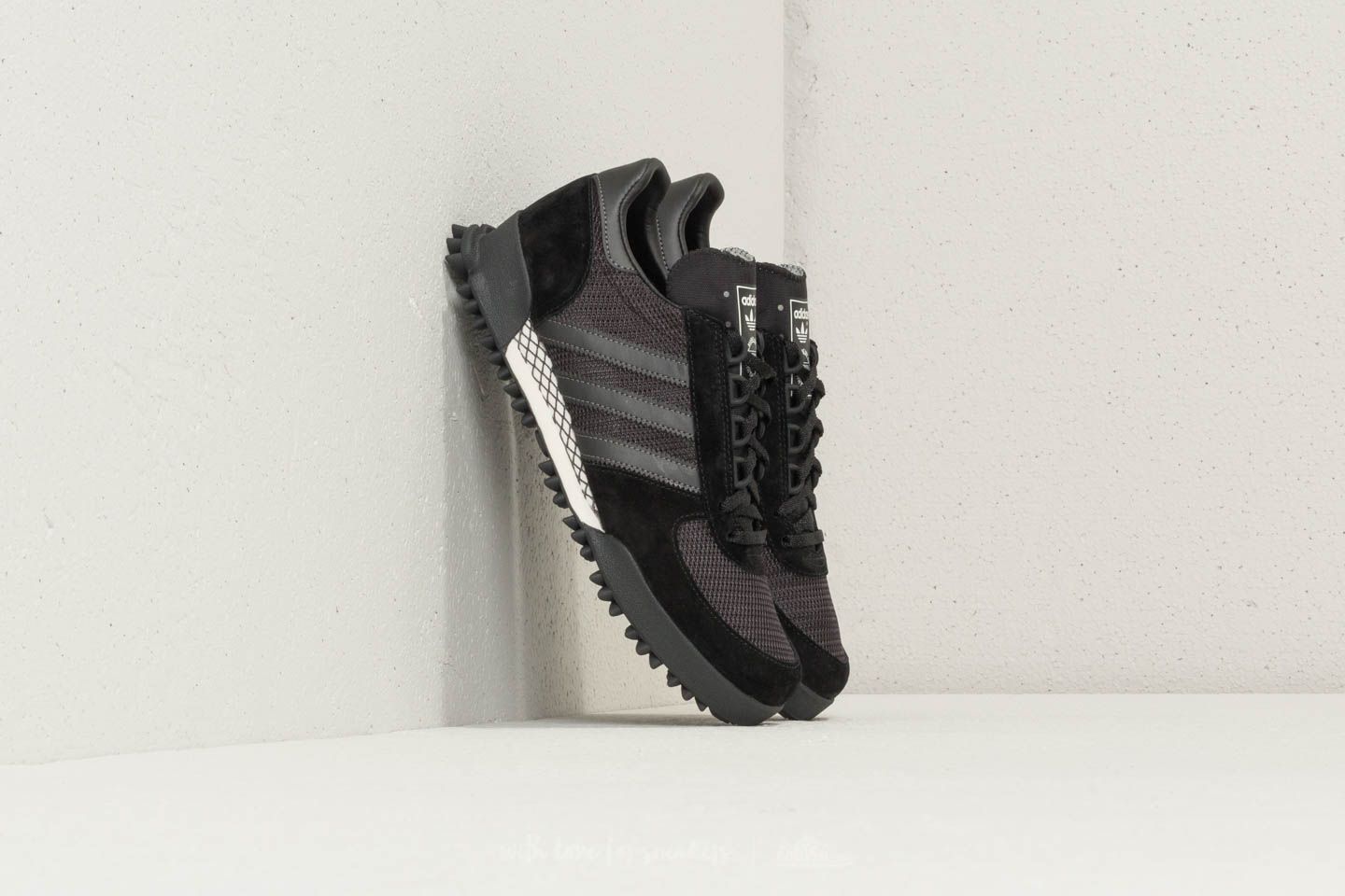 Men's shoes adidas Marathon TR Core Black/ Carbon/ Crystal White