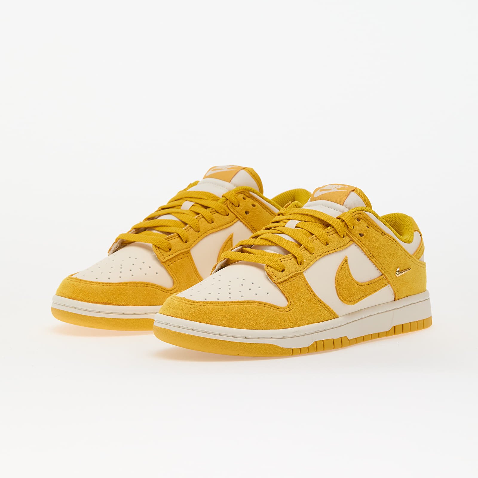 Buty damskie Nike Wmns Dunk Low Pale Ivory/ Dk Sulfur-Sail-Mtlc Gold