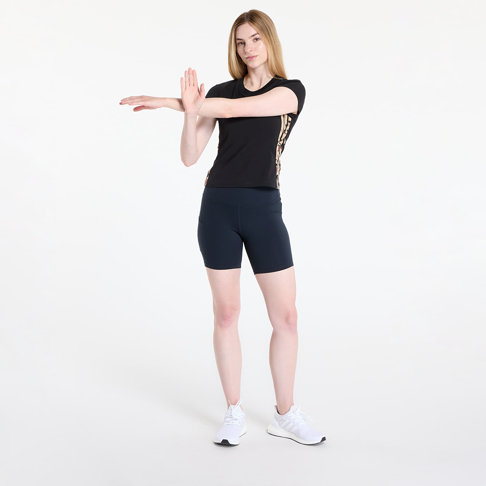 Magliette da donna adidas W Aop Tee Black/ Multicolor/ Warm Sand