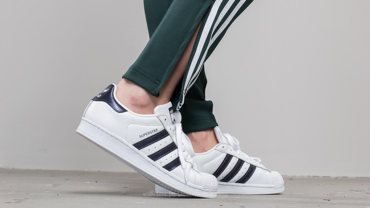 Broeken en spijkerbroeken adidas Superstar Track Pant Mineral