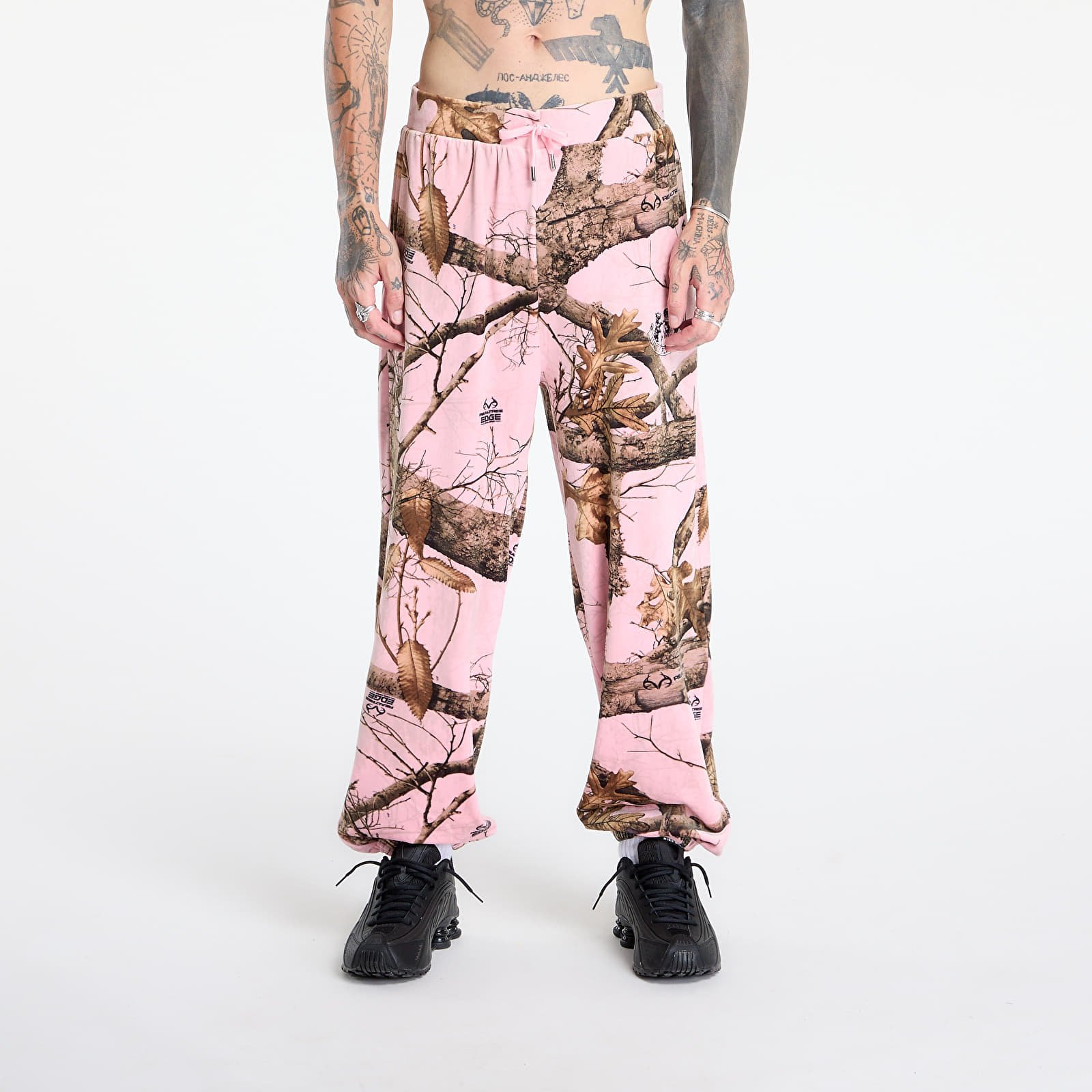 Pantalones PLEASURES Realtree Velour Track Pants Pink Edge