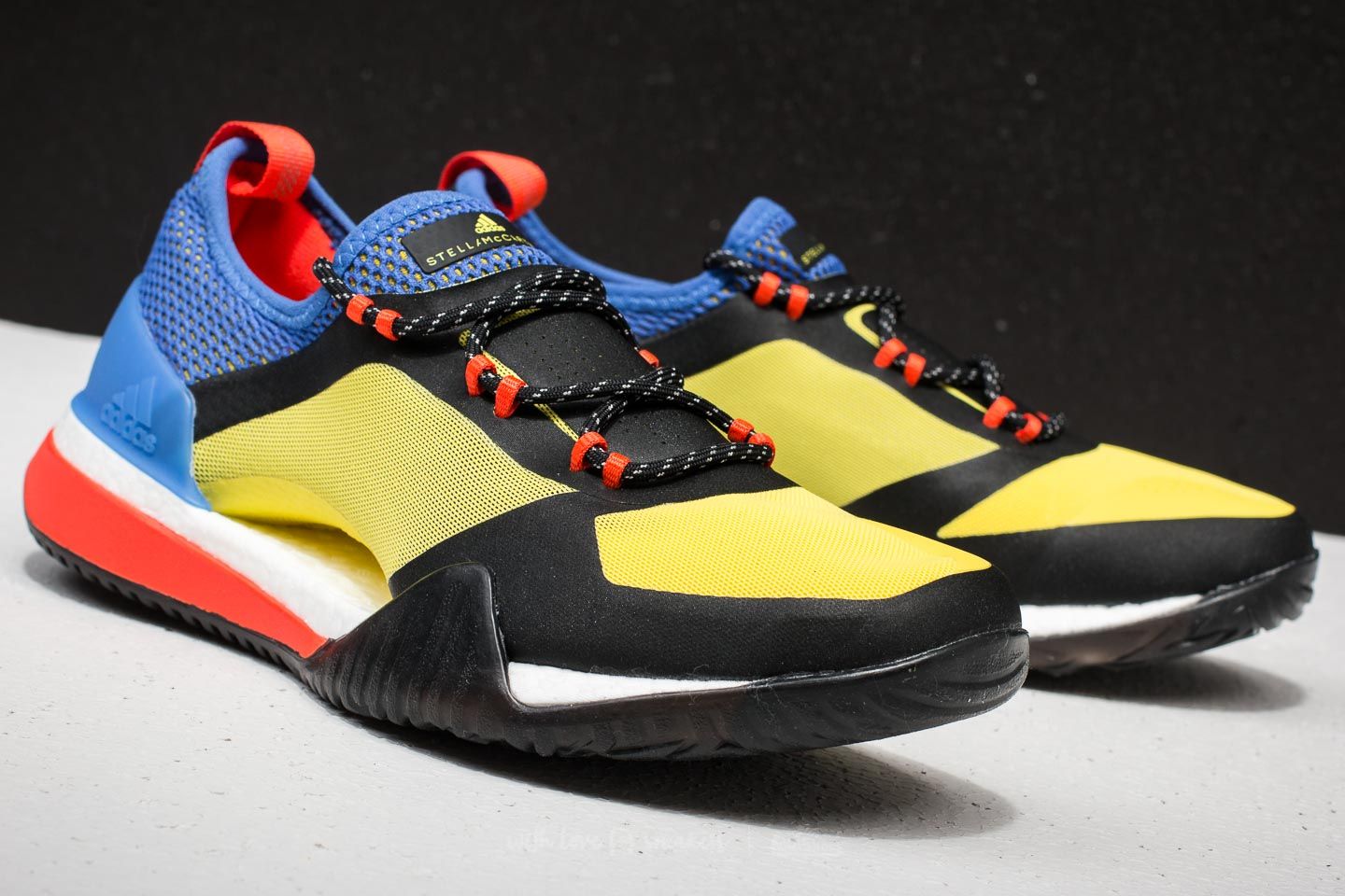 Női cipők adidas x Stella McCartney PureBOOST X TR 3.0 Bright Yellow/ Hi-Res Blue/ Core Black