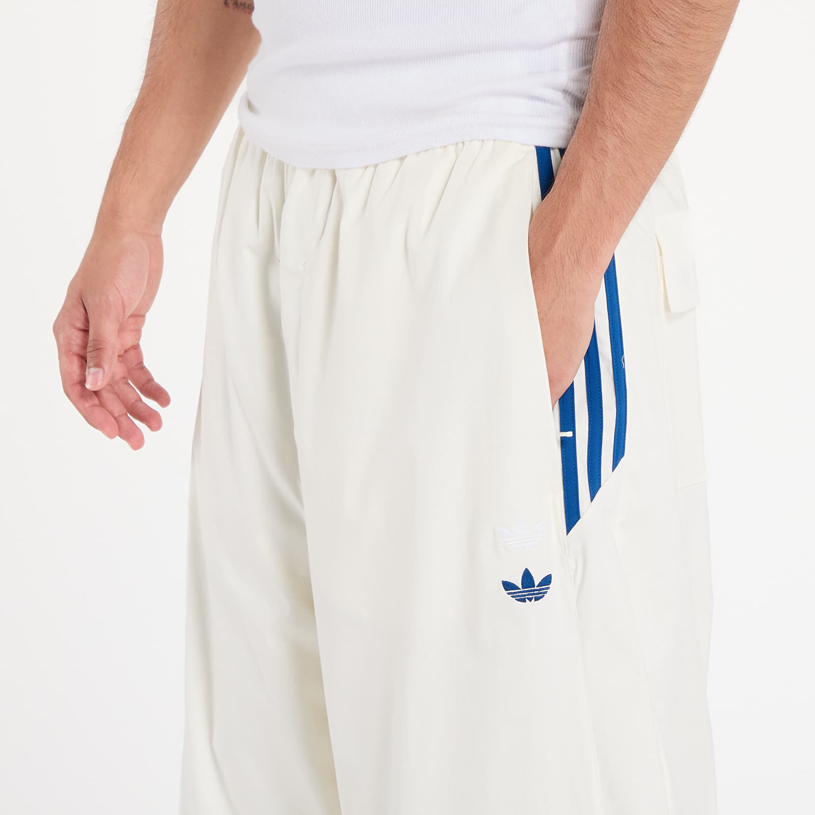 Bukser til mænd adidas Chavarria Poplin Track Pant Off White