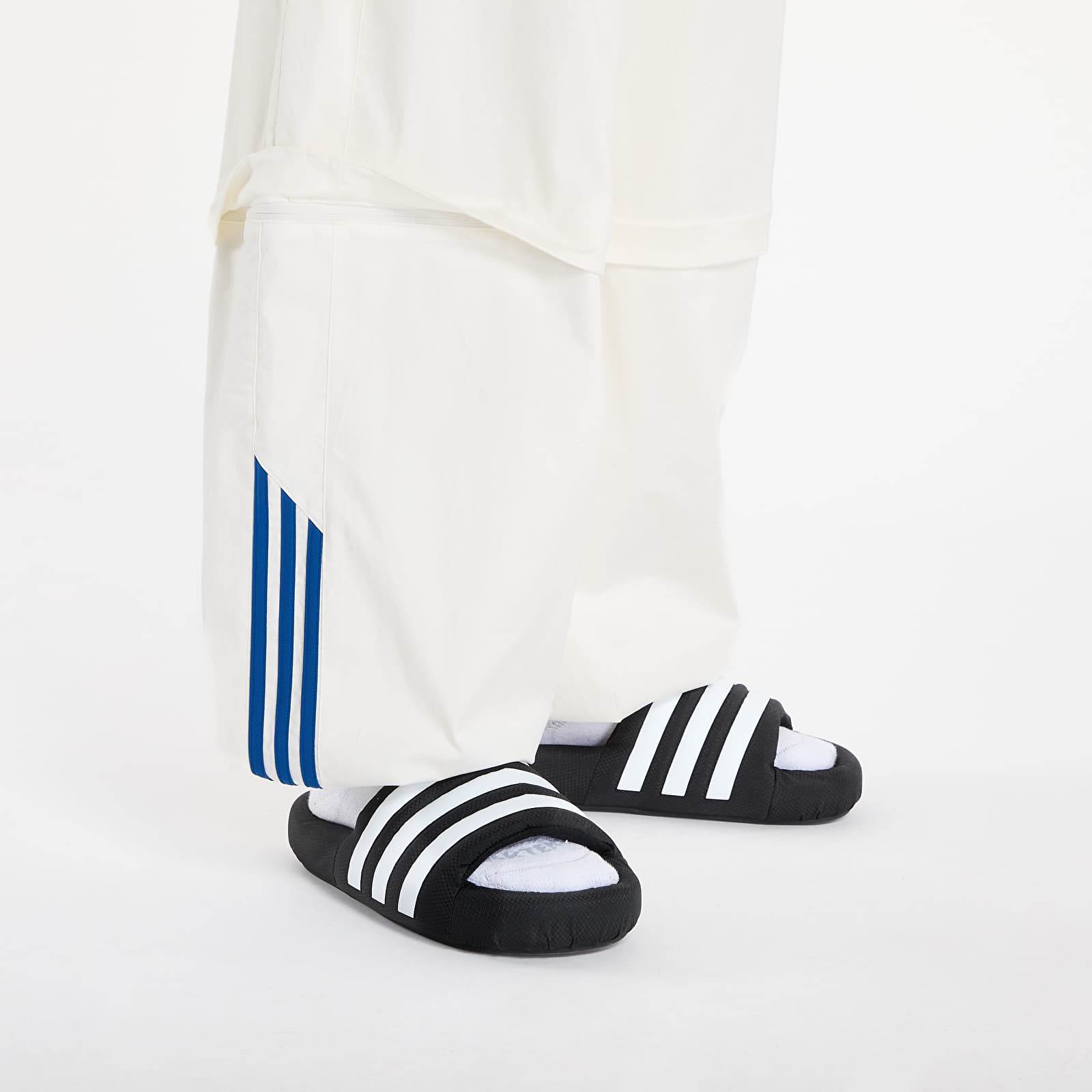 Bukser til mænd adidas Chavarria Poplin Track Pant Off White