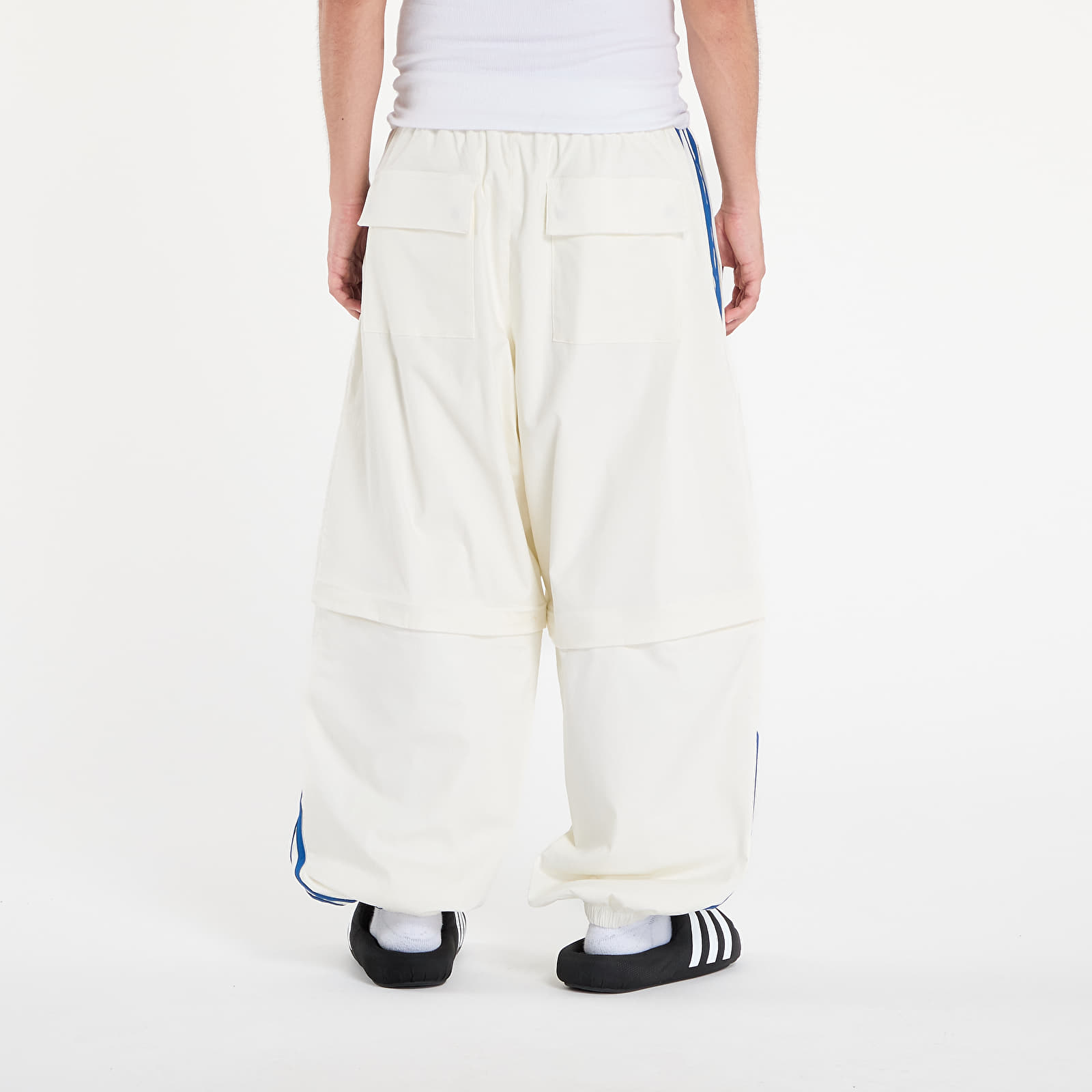 Bukser til mænd adidas Chavarria Poplin Track Pant Off White