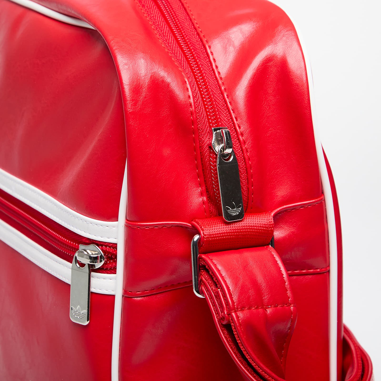 Crossbody чанти adidas Og Airliner Better Scarlet