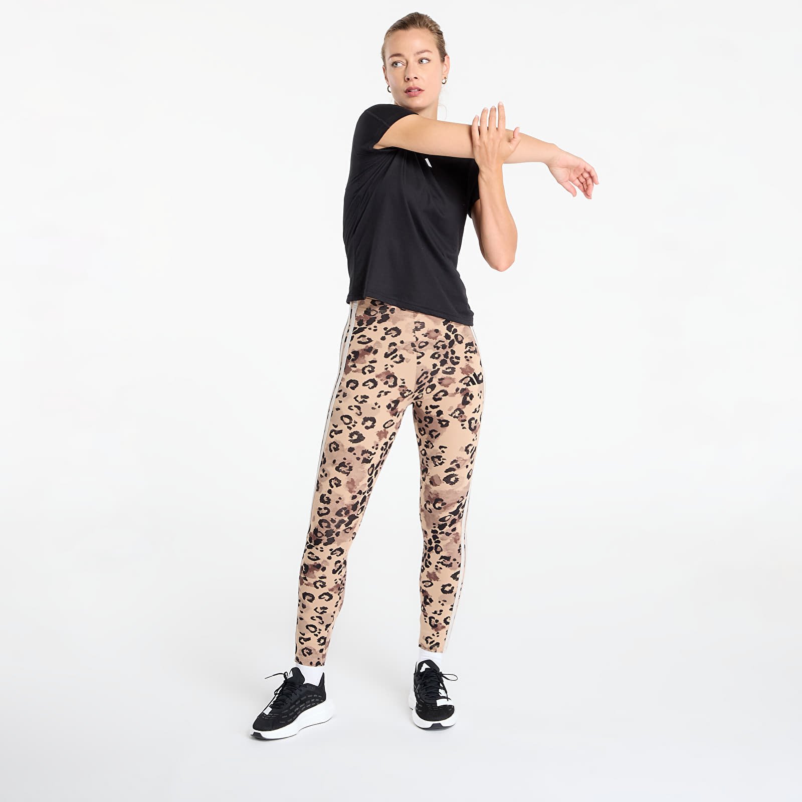 Ženske majice kratkih rukava adidas AEROREADY Train Essentials Minimal Branding Crewneck TeeBlack