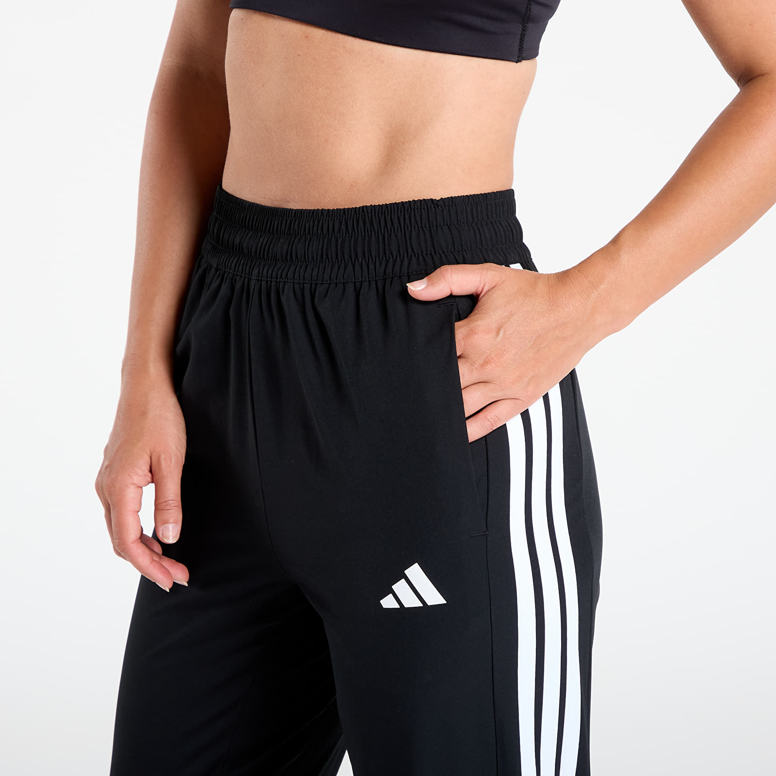 Byxor för kvinnor adidas Train Essentials 3-Stripes Woven Joggers Black/ White