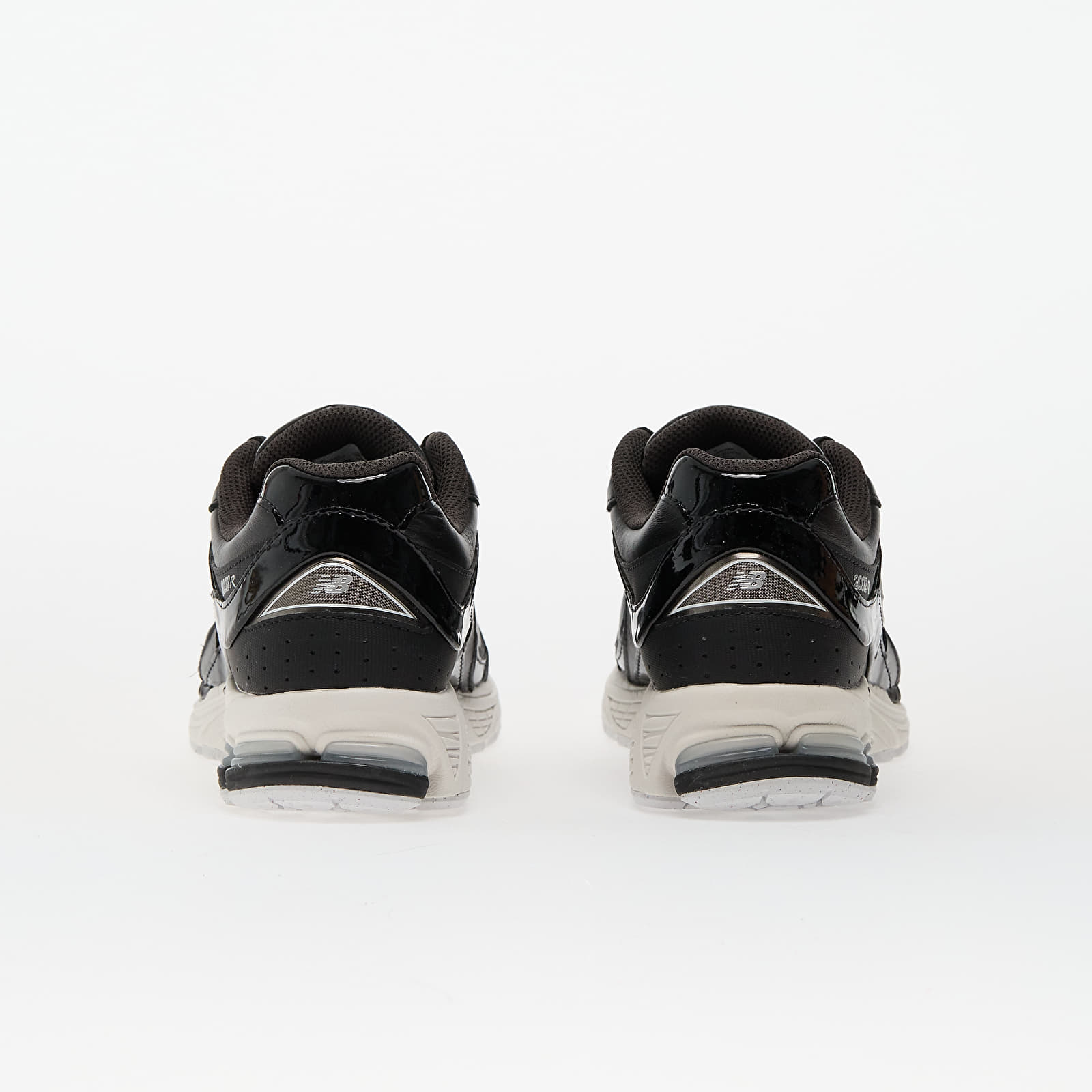 Scarpe uomo New Balance 2002R Black/ White