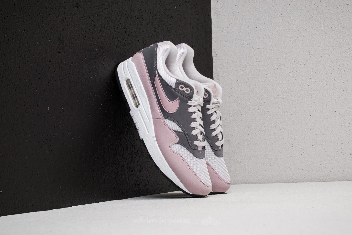 Nike particle rose clothing shop