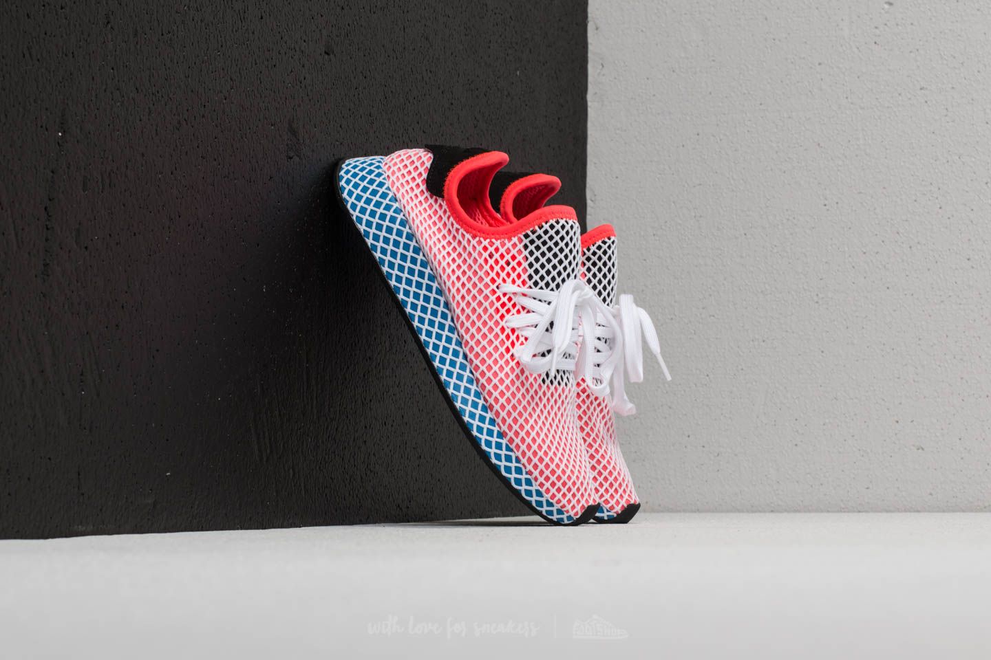 Deerupt red blue store