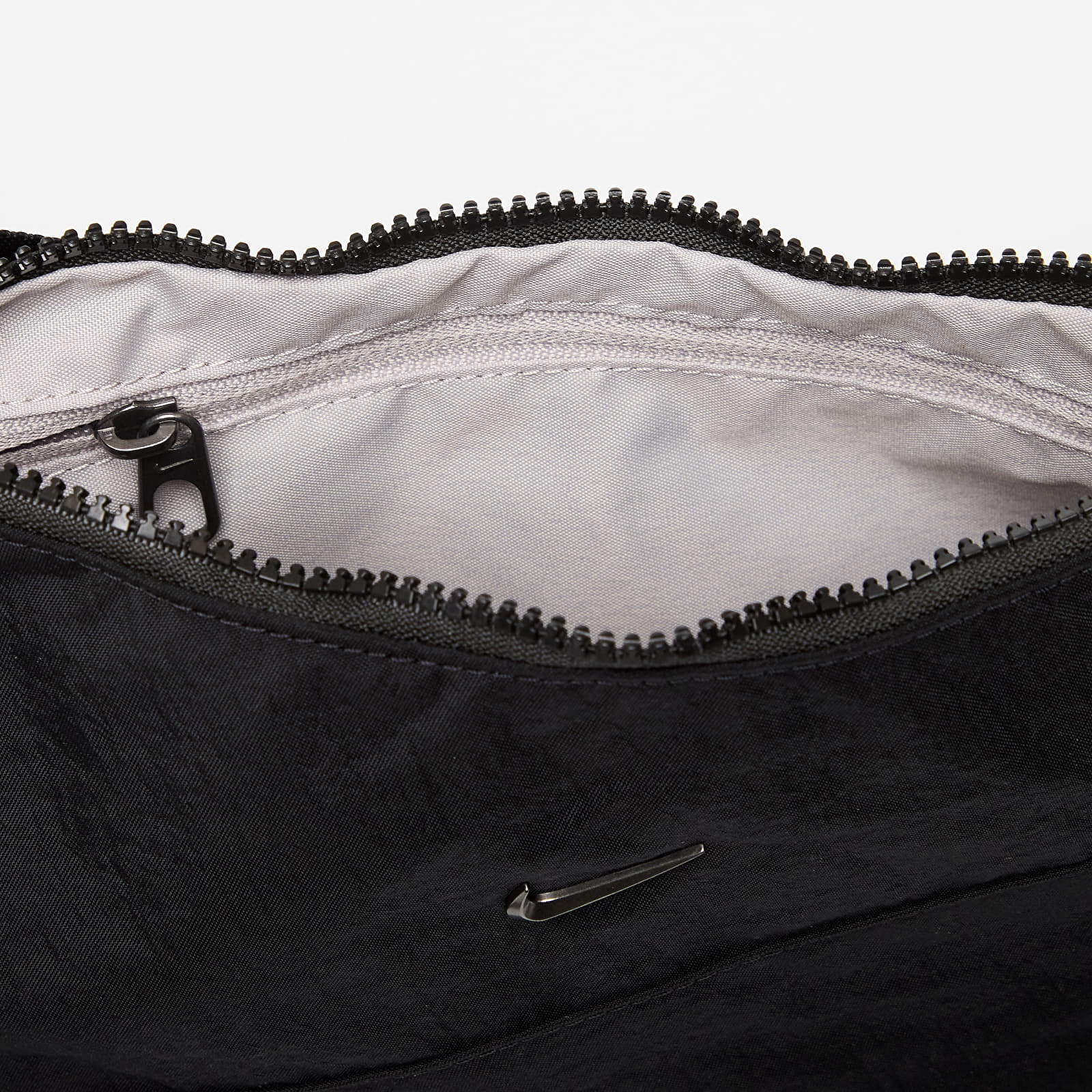 Skuldertasker til mænd Nike Aura Crescent Crossbody Bag (4L) Black/ Black/ Gunmetal
