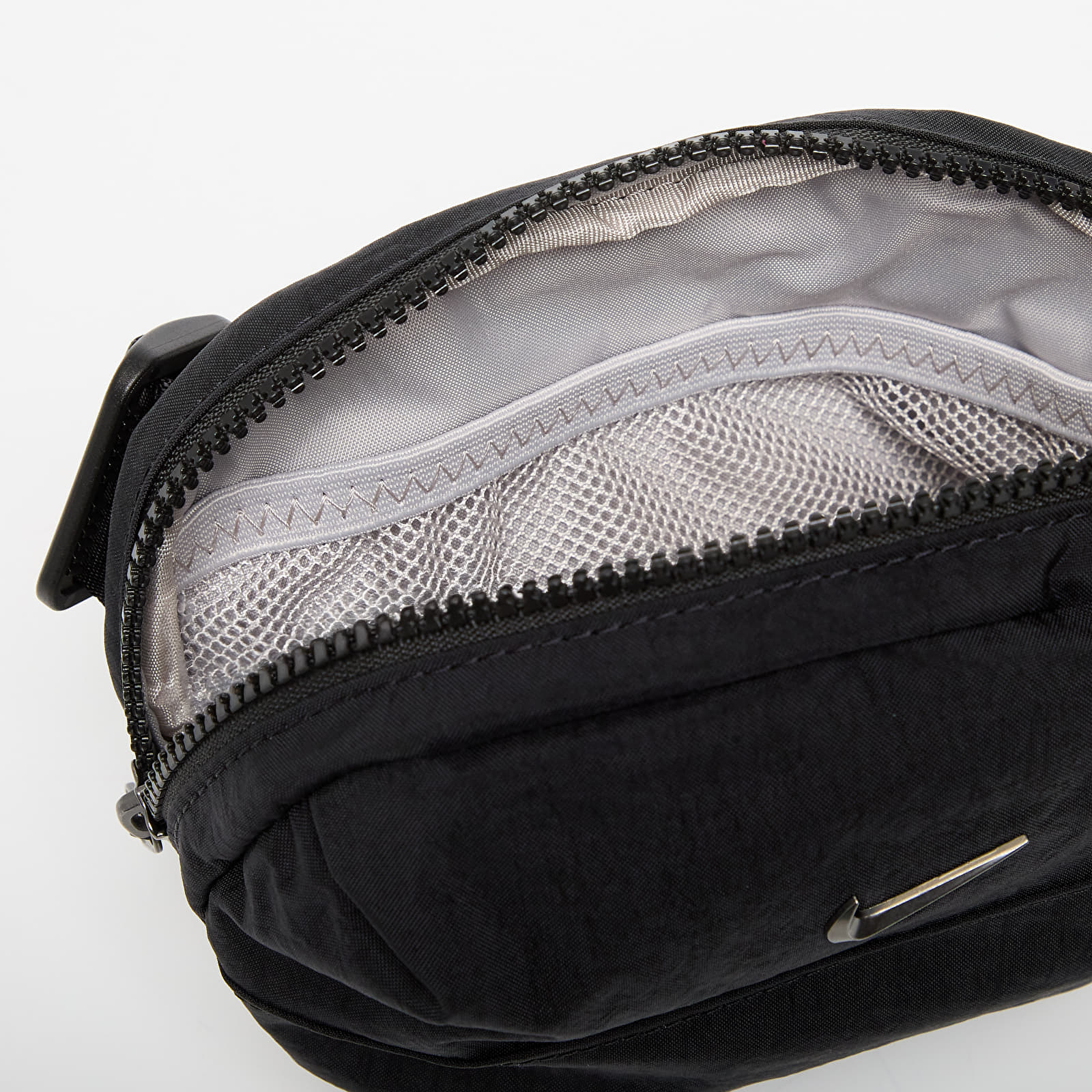 Skuldertasker til mænd Nike Aura Crossbody Bag (2L) Black/ Black/ Gunmetal