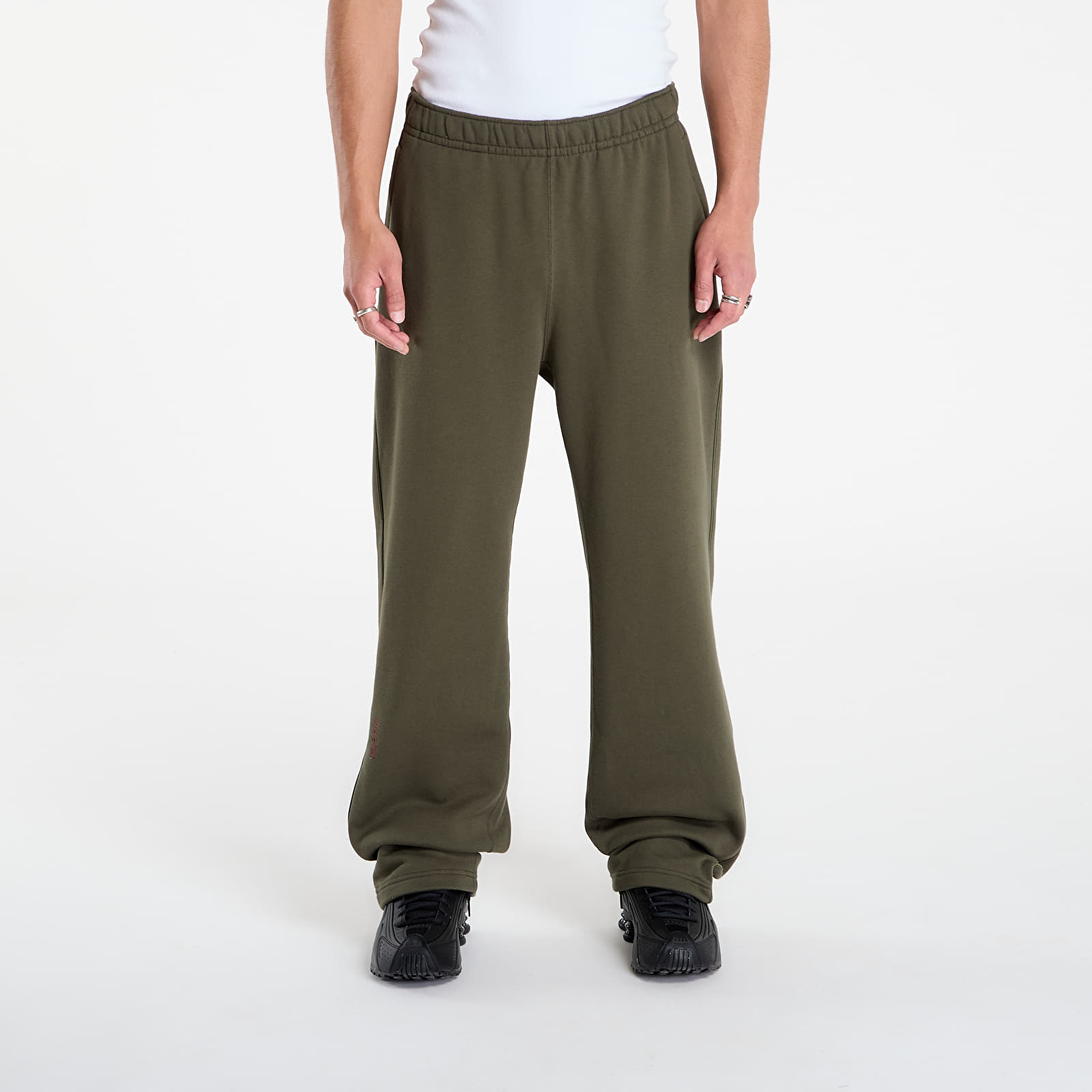 Pantaloni della tuta  Nike x NOCTA Fleece CS Open-Hem Sweatpants Cargo Khaki/ Cargo Khaki/ Team Red