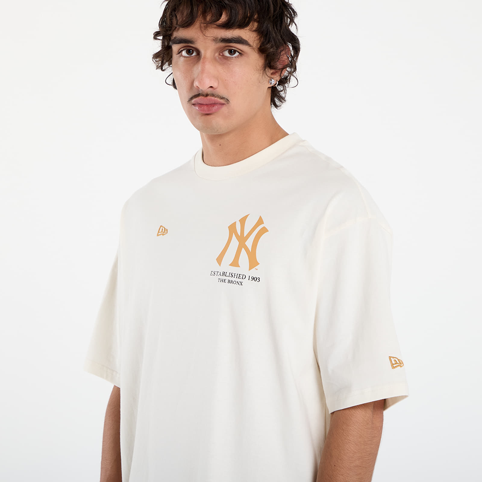 T-shirts til mænd New Era MLB Baseball Graphic Os Tee New York Yankees UNISEX Off White