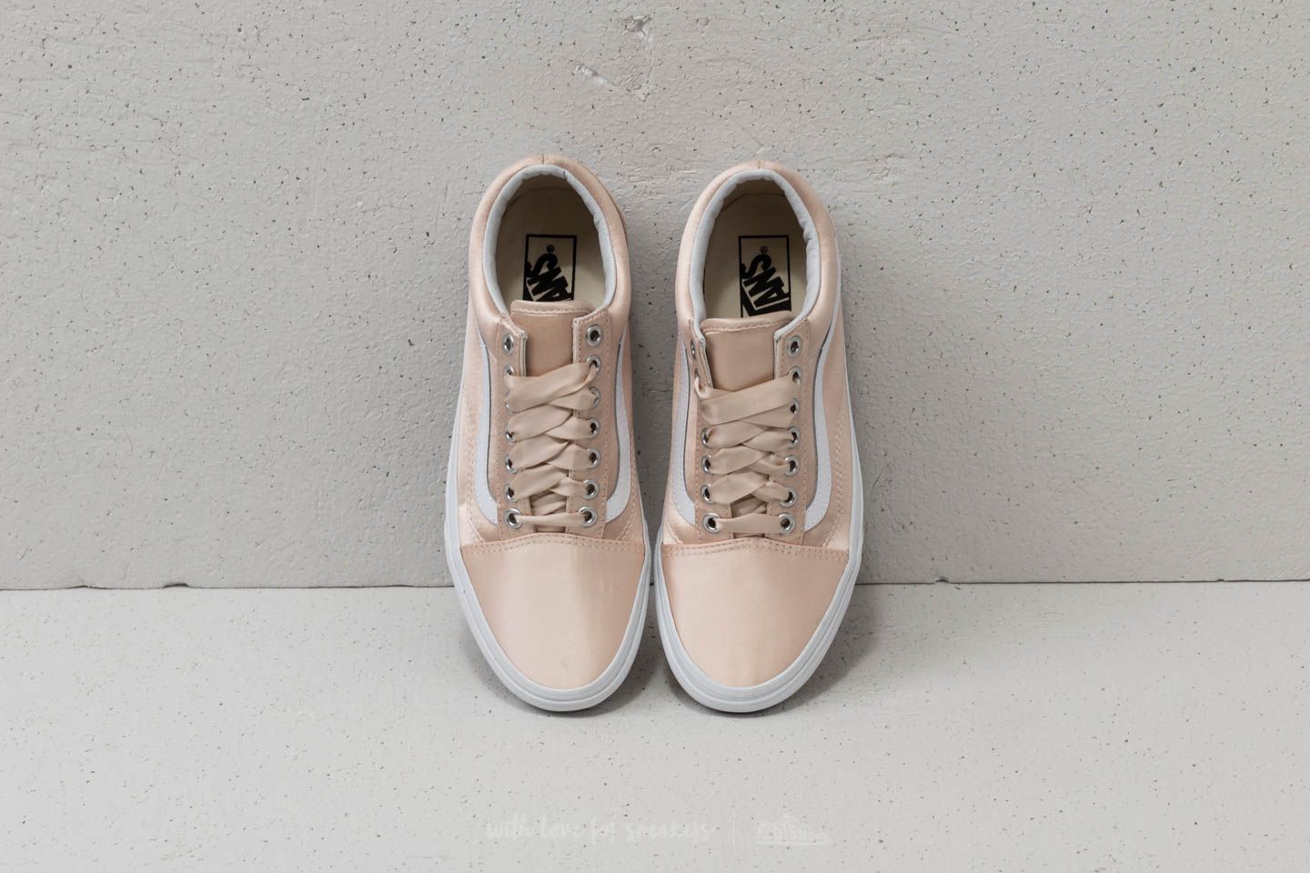 Women s shoes Vans Old Skool Satin Lux Blush True White Footshop
