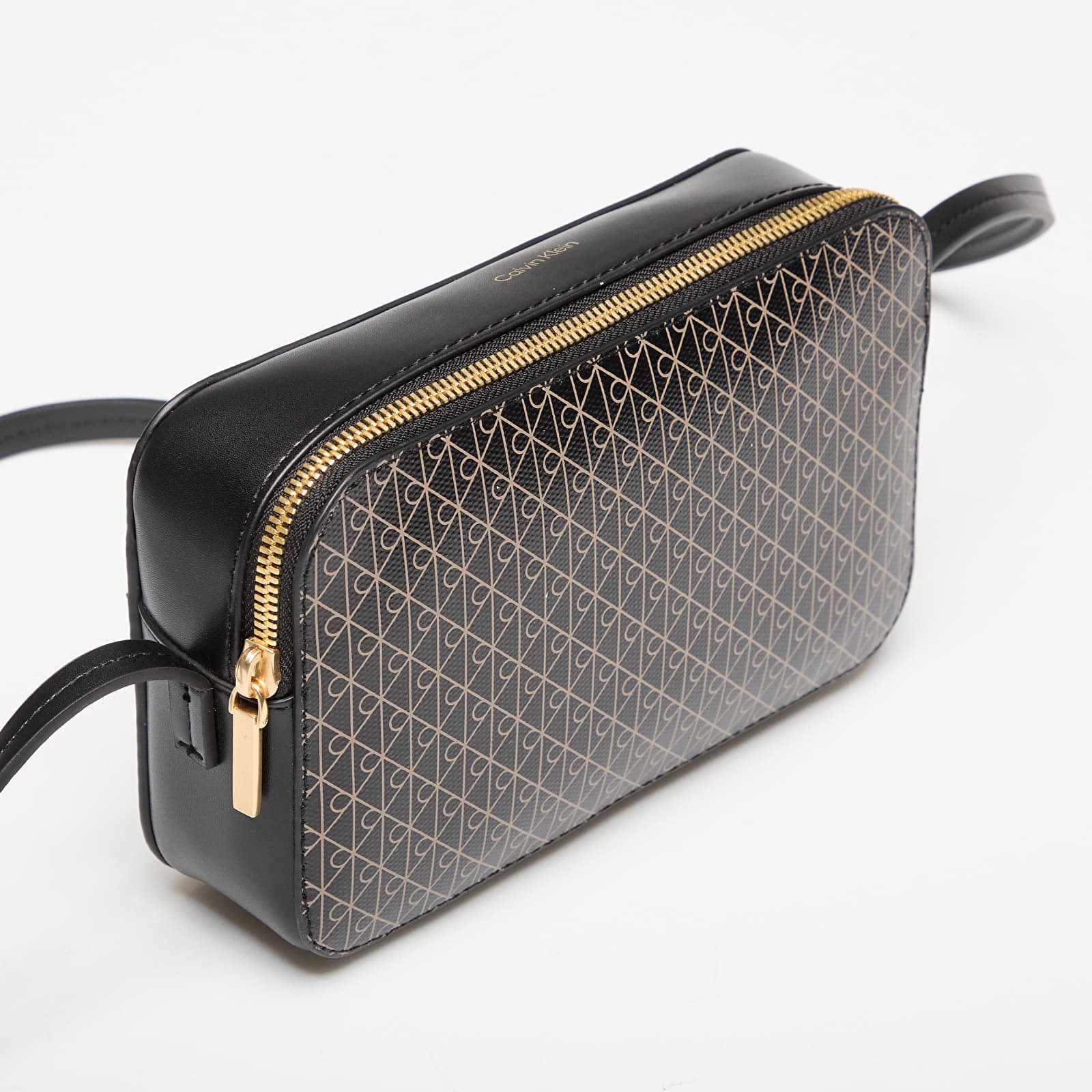 Borse a tracolla da uomo Calvin Klein Emblem Aop Elongated Camera Bag Black