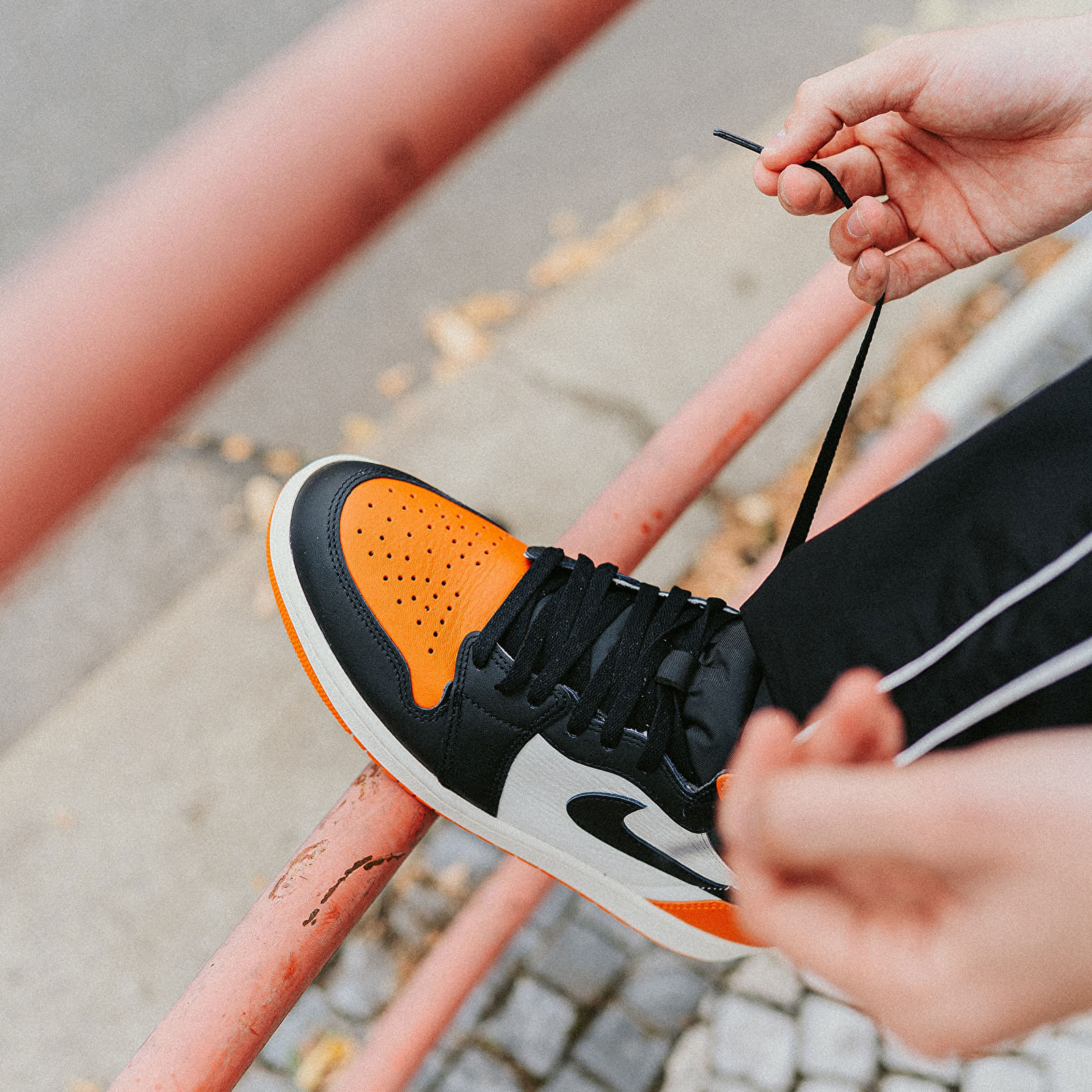 Scarpe uomo Air Jordan 1 Retro High OG "Shattered Backboard" DZ5485-008 Black/ Black-Sail-Starfish