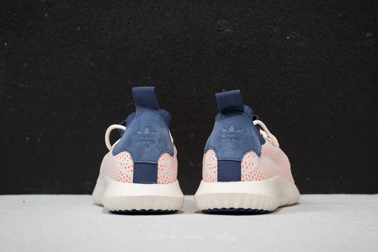 Tubular shadow cream hot sale