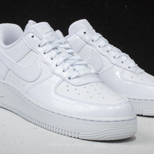 Nike Wmns Air Force 1 07 Essential