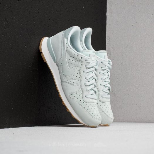 Nike w shop internationalist premium