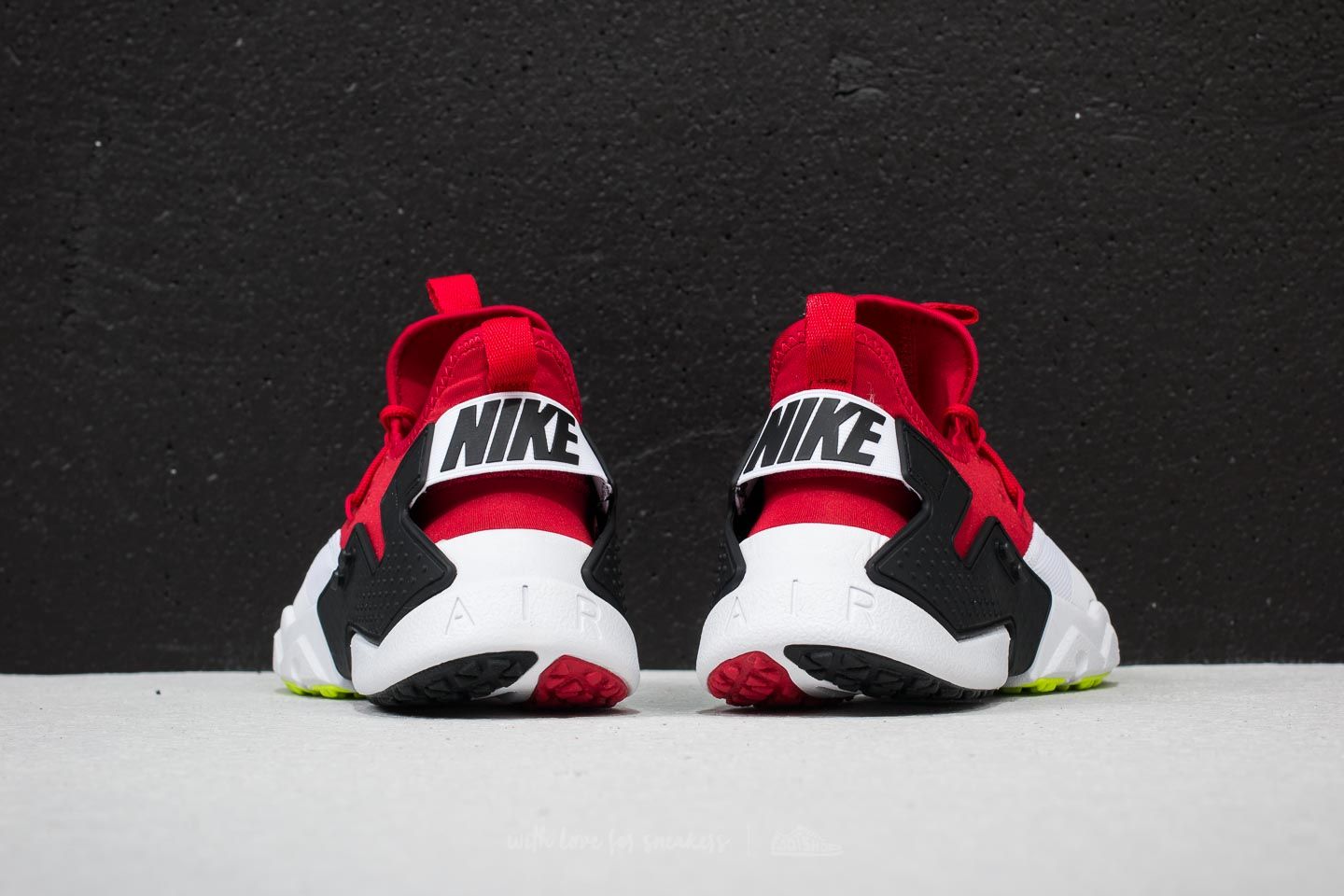 Nike huarache drift gym red hot sale
