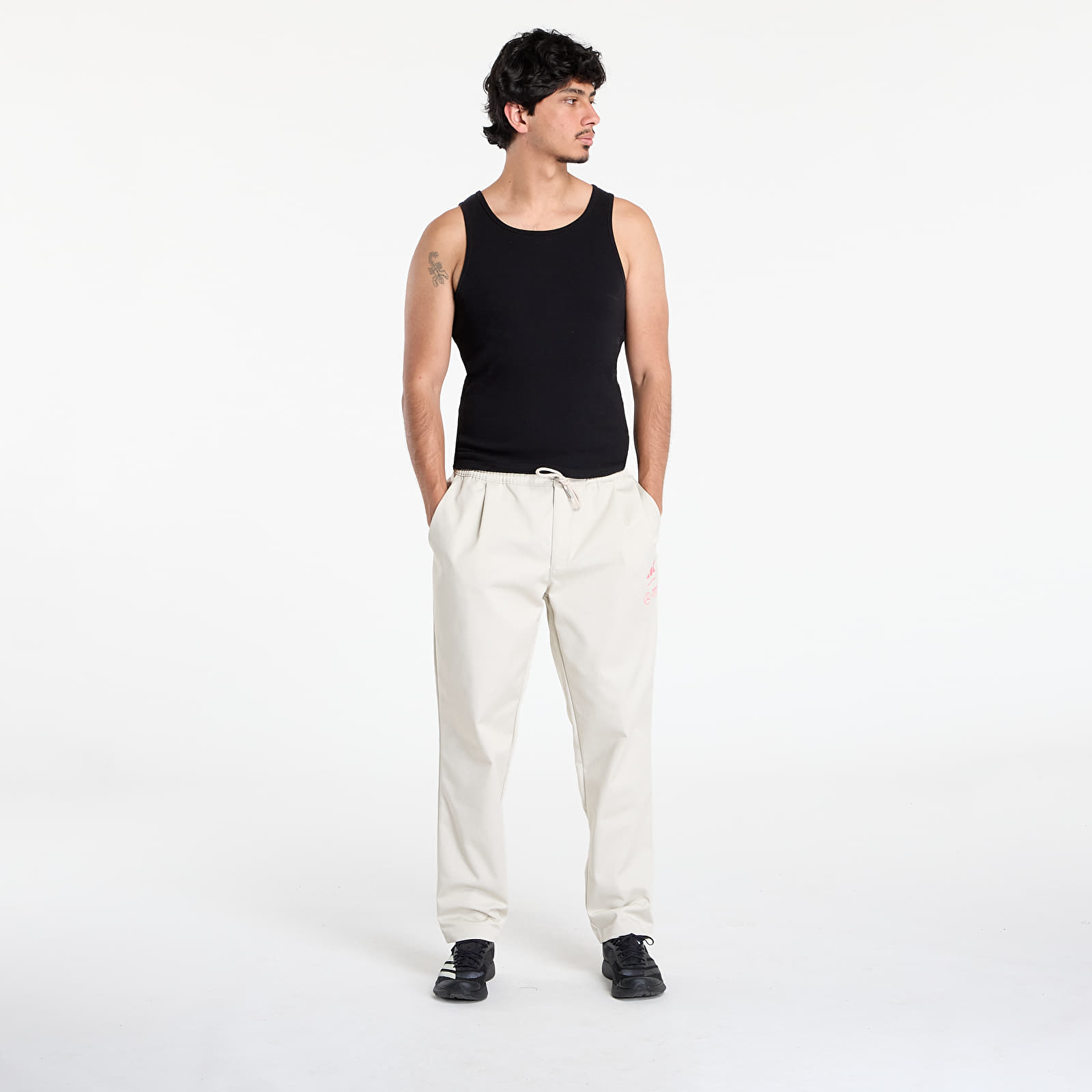 Férfi nadrágok adidas Mercedes - AMG Petronas Formula One Team Summer Chino Pant Wonder Alumina