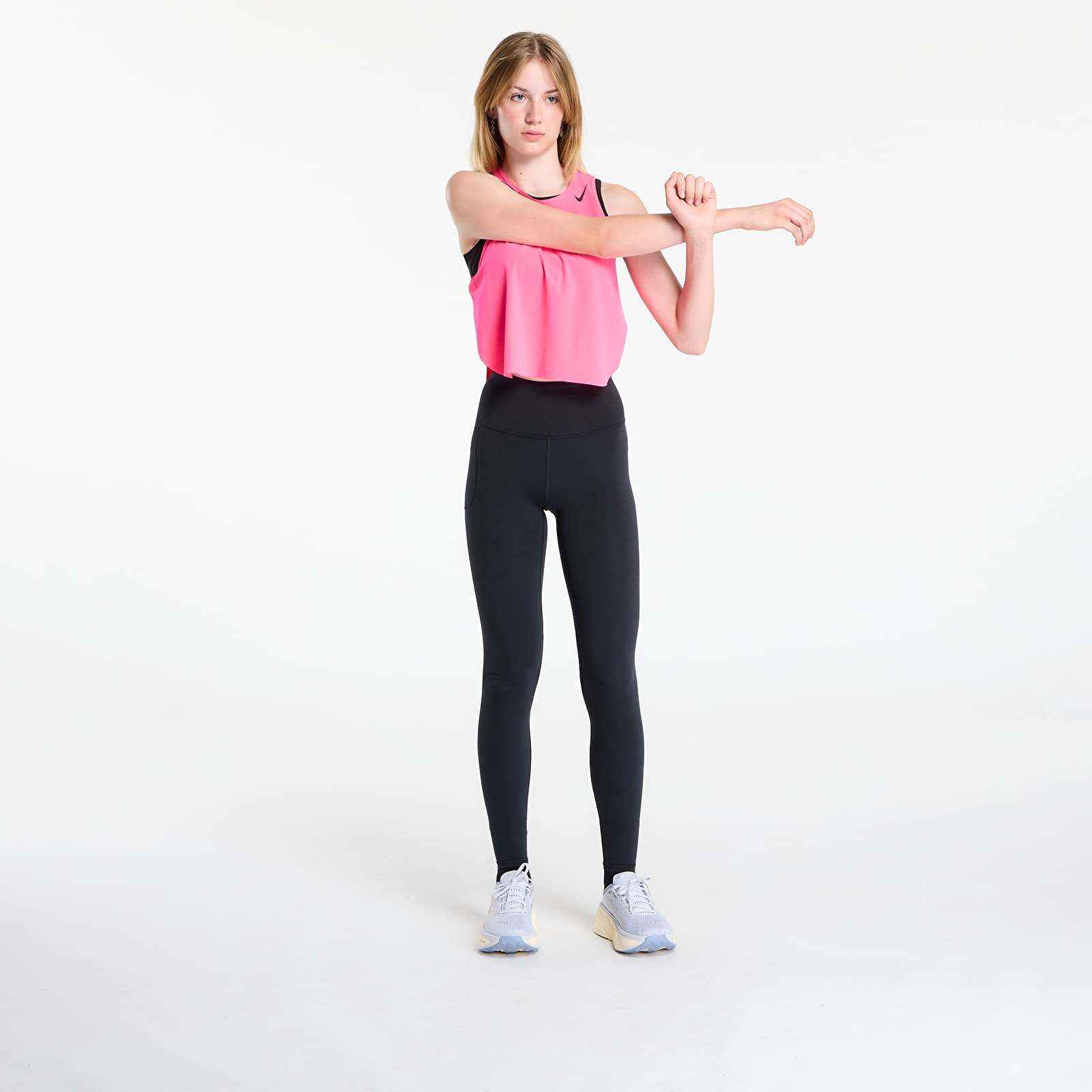 Дамски потници Nike AeroSwift Women's Dri-FIT ADV Cropped Running Tank Top Hyper Pink/ Black