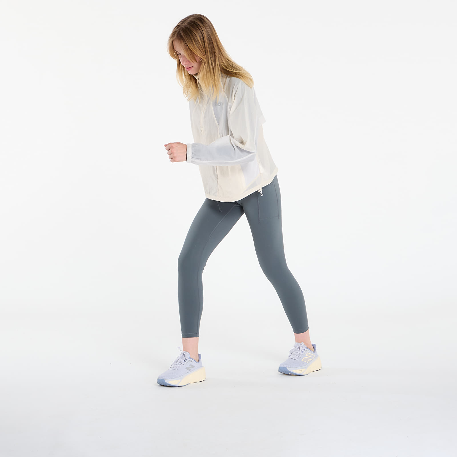 Giacche da donna New Balance Better Run Water Resistant Jacket Linen