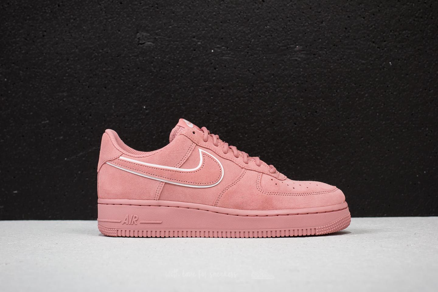 Men s shoes Nike Air Force 1 07 LV8 SUEDE Red Stardust Red