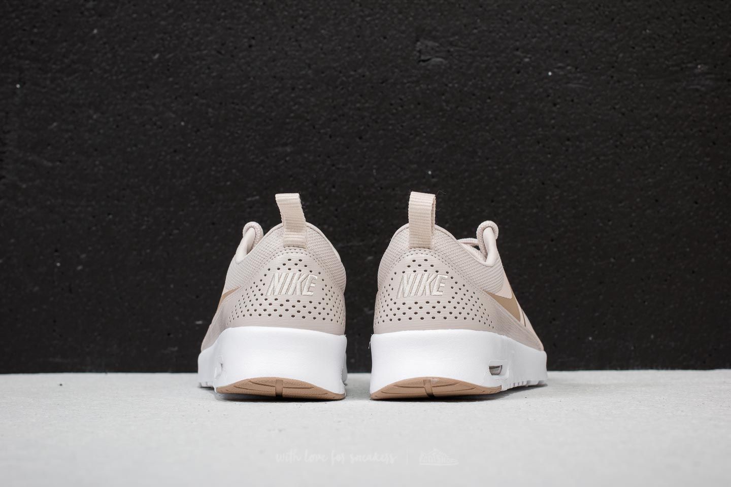 Air max thea beige size 5 discount