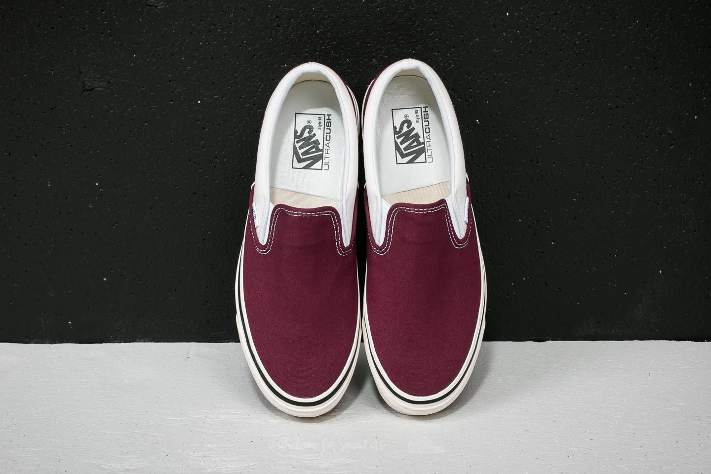 Chaussures et baskets homme Vans Classic Slip On 9 Anaheim Factory OG Burgundy White Footshop
