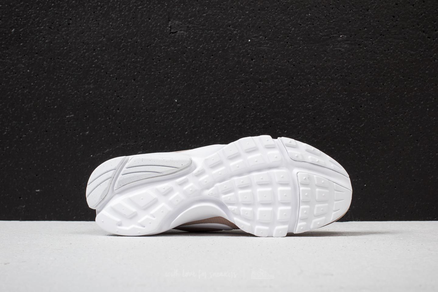 Chaussures et baskets femme Nike Wmns Presto Fly Sand/ White