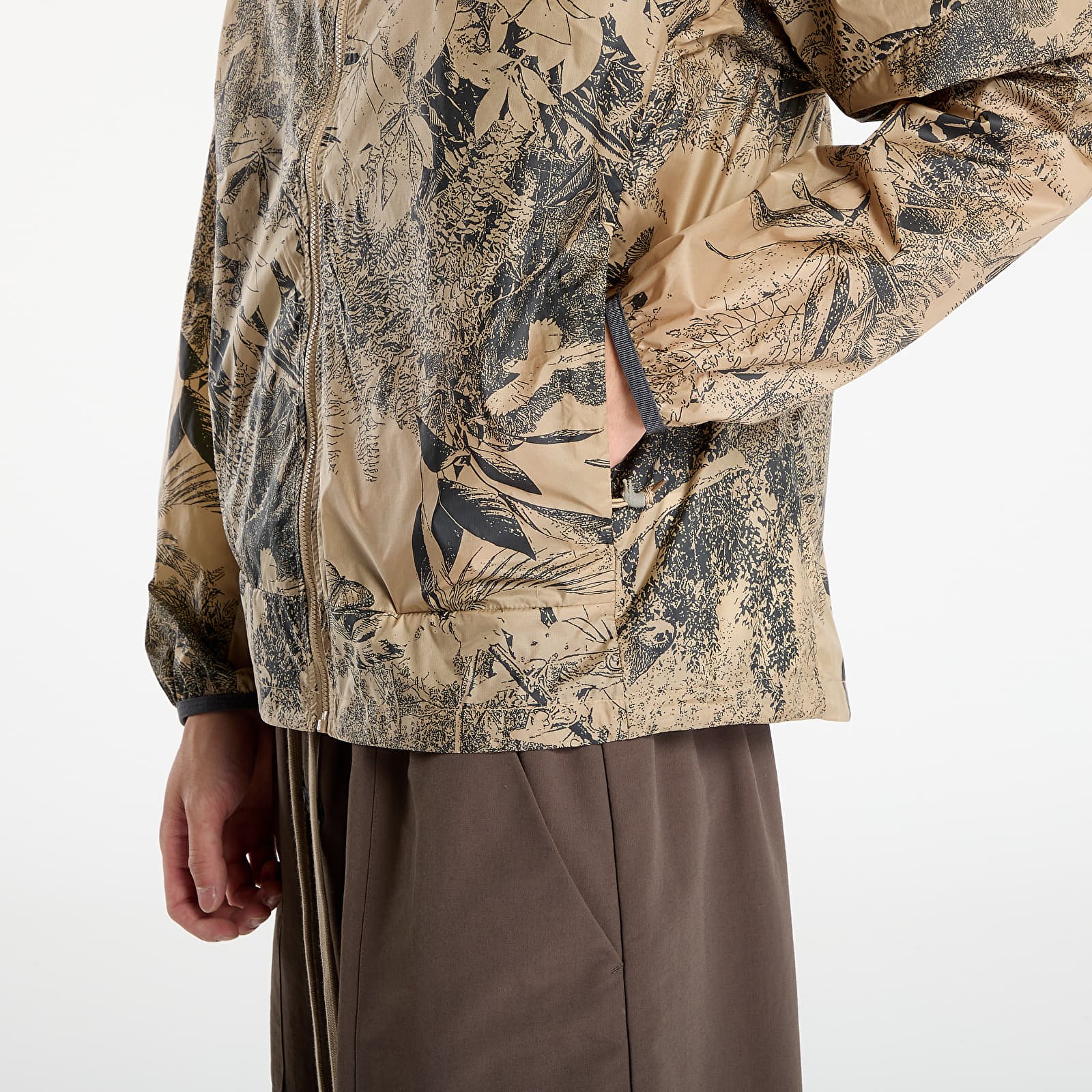 Giacche da uomo Nike ACG "Cinder Cone" Men's Windproof Jacket Parachute Beige/ Anthracite/ Summit White
