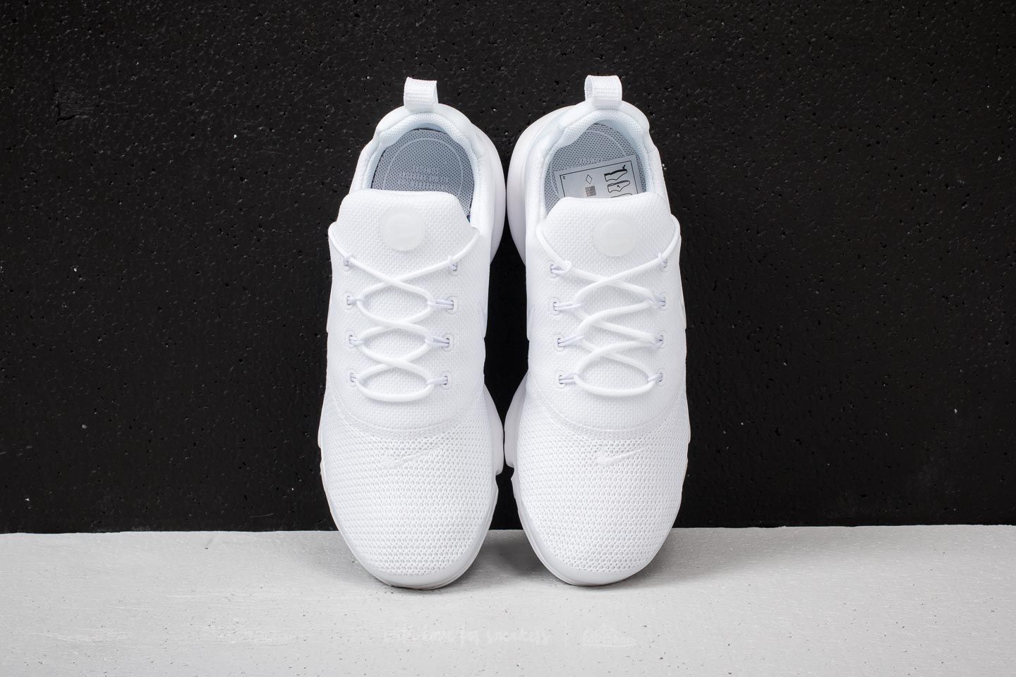 Nike women's presto fly peach/white top