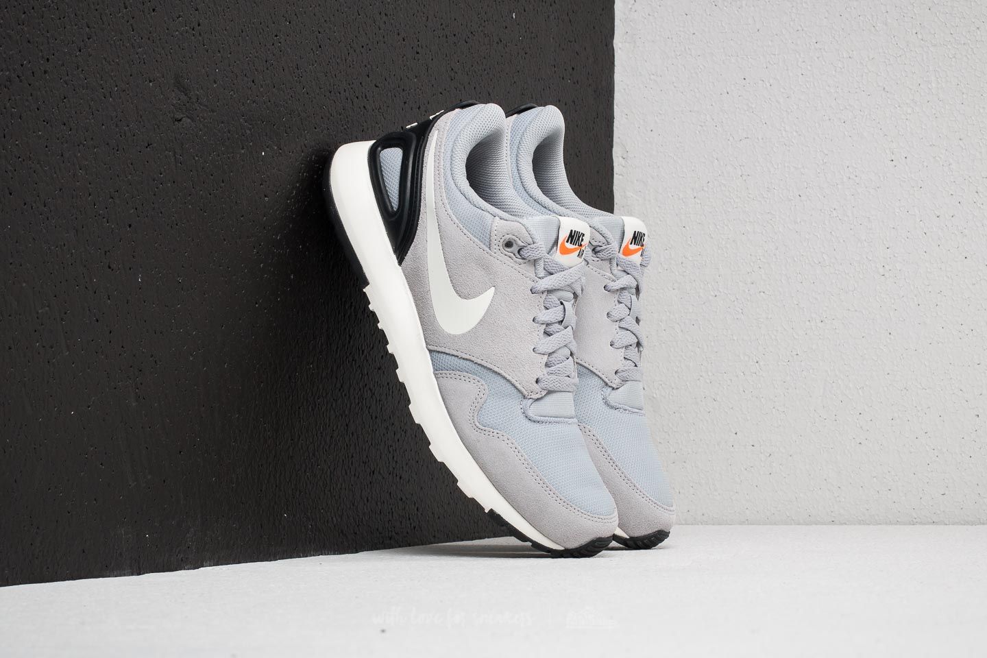 Nike vibenna grey sales