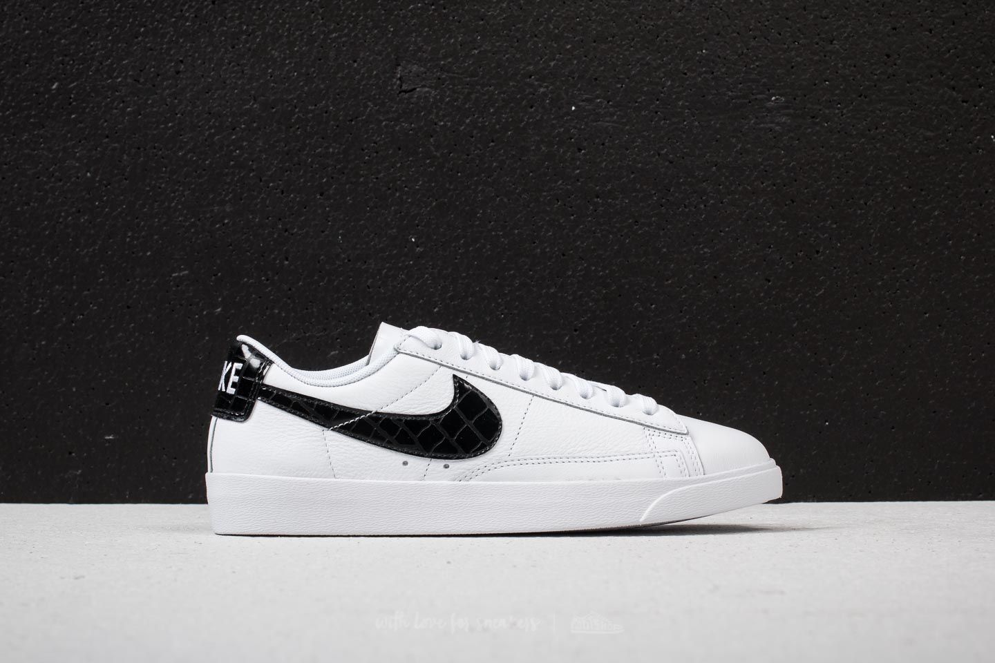 Women's shoes Nike Blazer Low Essential W White/ Black