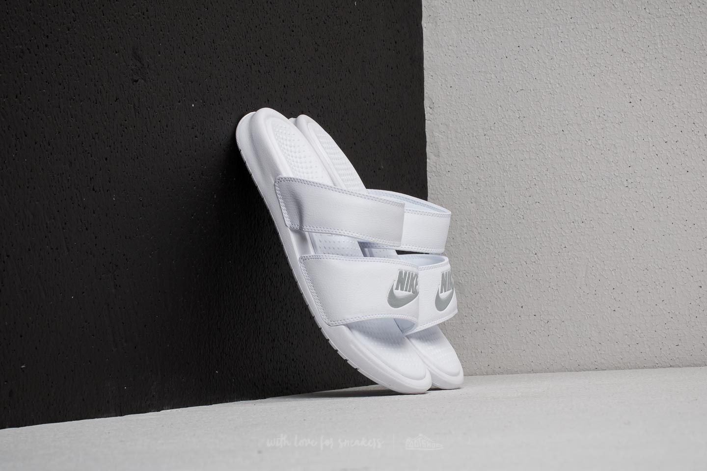 Dámské tenisky a boty Nike Wmns Benassi Duo Ultra Slide White/ Metallic Silver