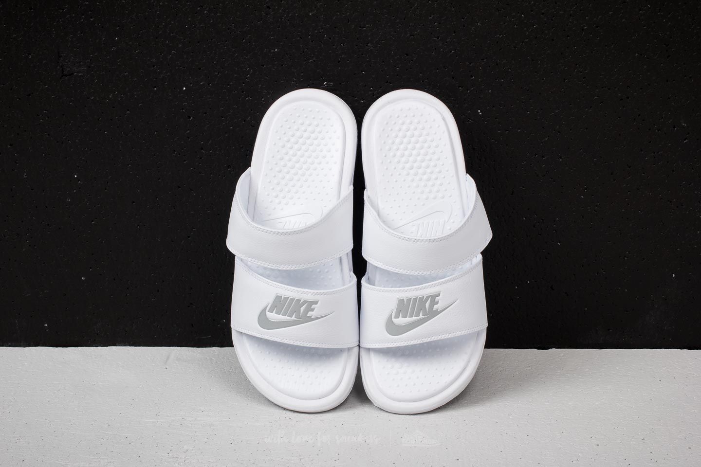 Moteriška avalynė Nike Wmns Benassi Duo Ultra Slide White/ Metallic Silver