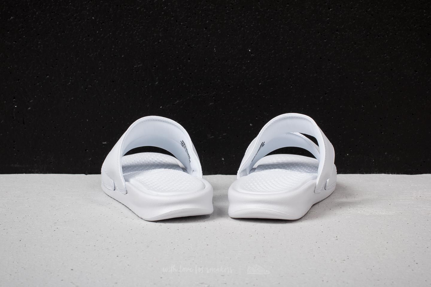 Moteriška avalynė Nike Wmns Benassi Duo Ultra Slide White/ Metallic Silver