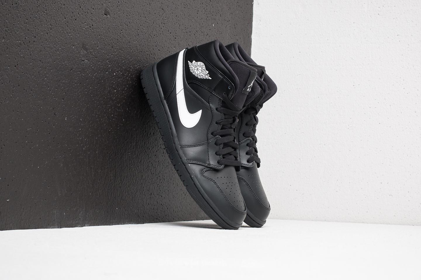 Jordans black and white 2018 deals