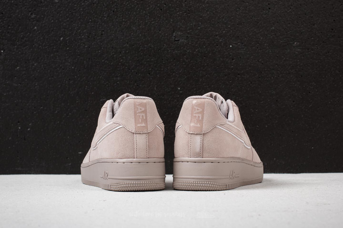 Nike air force 1 suede moon particle hotsell