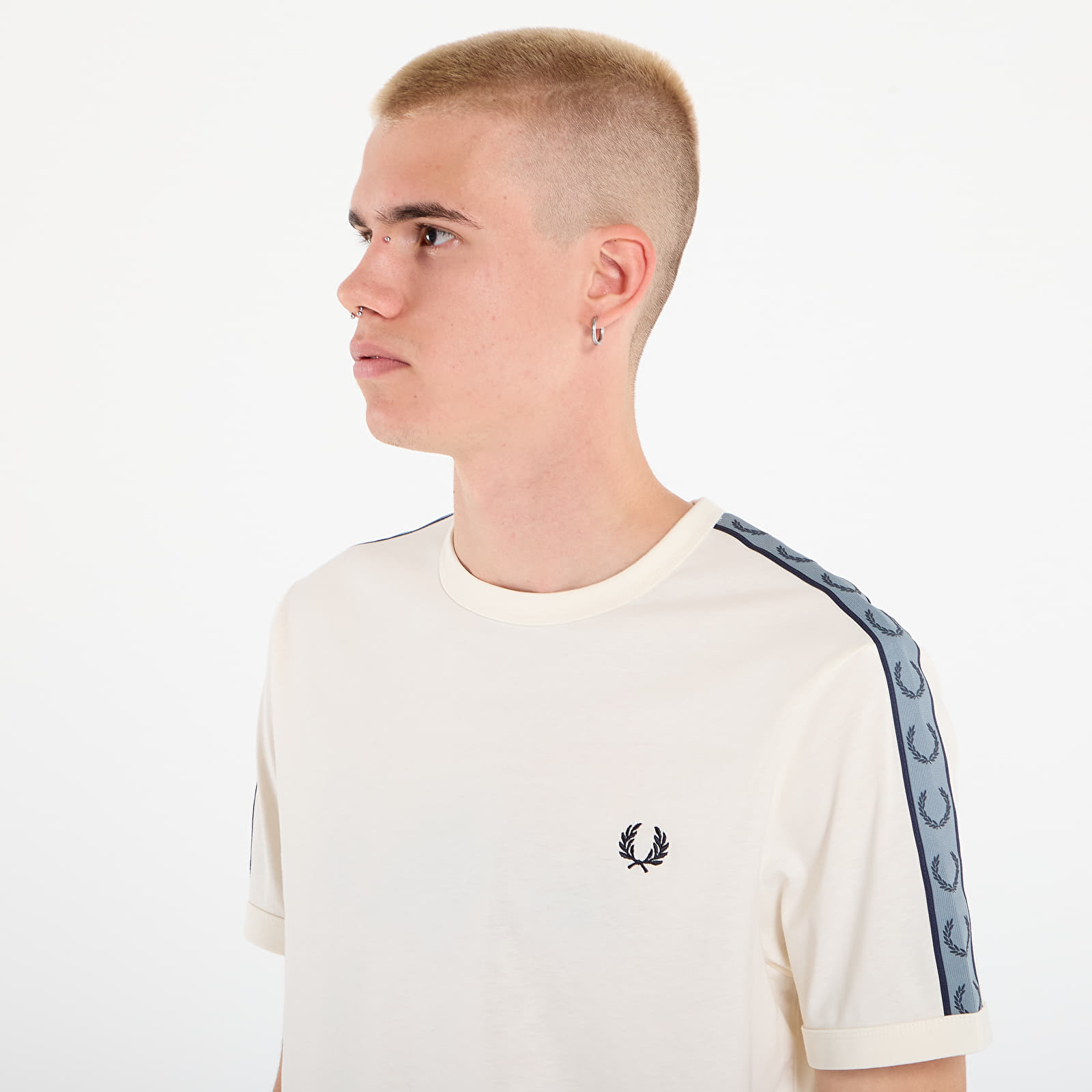 Majice T-shirt FRED PERRY Contrast Tape Ringer T-Shirt UNISEX Ecru/ Navy